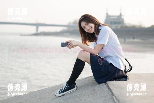 58吃瓜苹果版：连吃瓜的姿势都要充满风情吗？