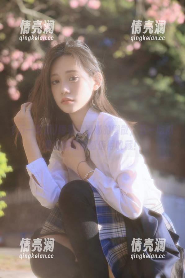 蹲着看娜娜的懒散，五一吃瓜里的幽默时刻值得收藏！