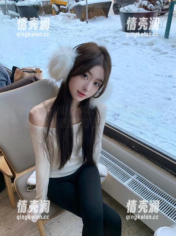 啪！2025年网红们的涂鸦和吃瓜网站更新到了无聊的新高峰！