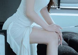 在海角吃瓜网页里翻到的黑料，脑海中浮现的画面…