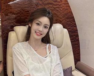 最新绯闻不间断，黑料不打烊就是我的日常小乐趣！