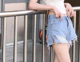 “黑料在线”最新线路，分分钟带你转战吃瓜现场！