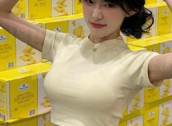 黑料社app登录界面真是……太简单了，难道故意要让人忍不住快点进来？