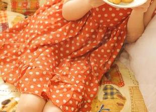 黑料社app在线：感受瓜田里的春风，不想插秧也难啊！