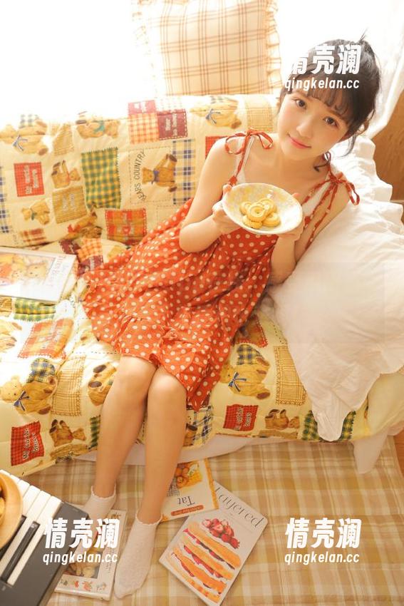 黑料社app在线：感受瓜田里的春风，不想插秧也难啊！
