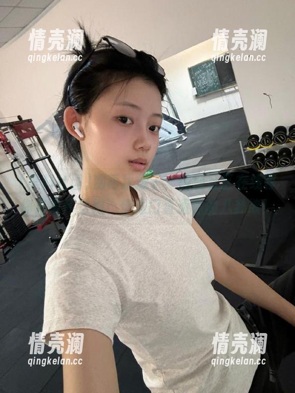 黑料社区 别再犹豫了,黑料社区在线等你来投怀送抱!传送门直通你的八卦欲!
